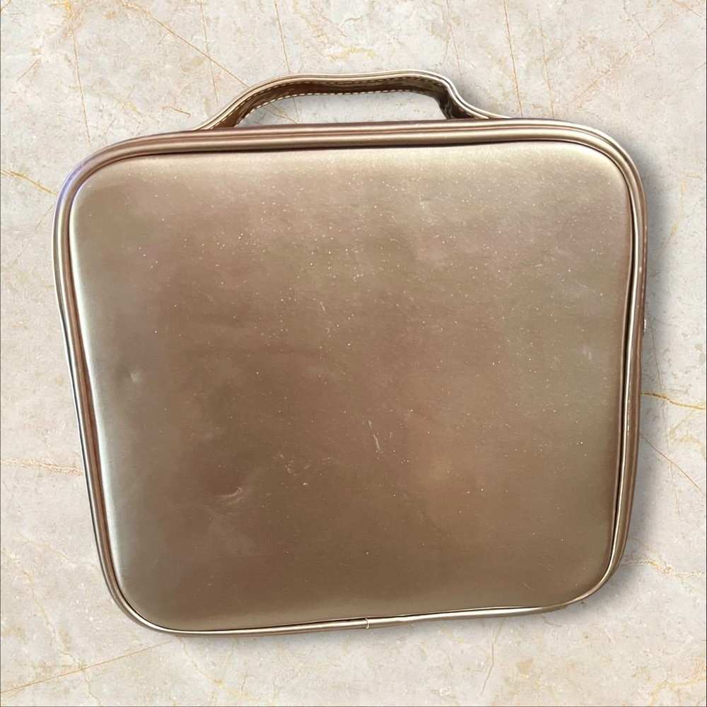 Relavel Cosmetics Case - Picture 3 of 14